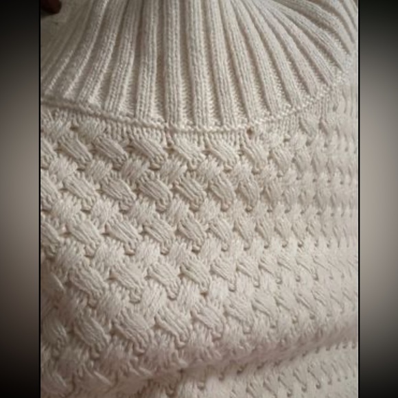 WHBM Sleeveless Mock Neck Cream Colored Tabard - Picture 4 of 6